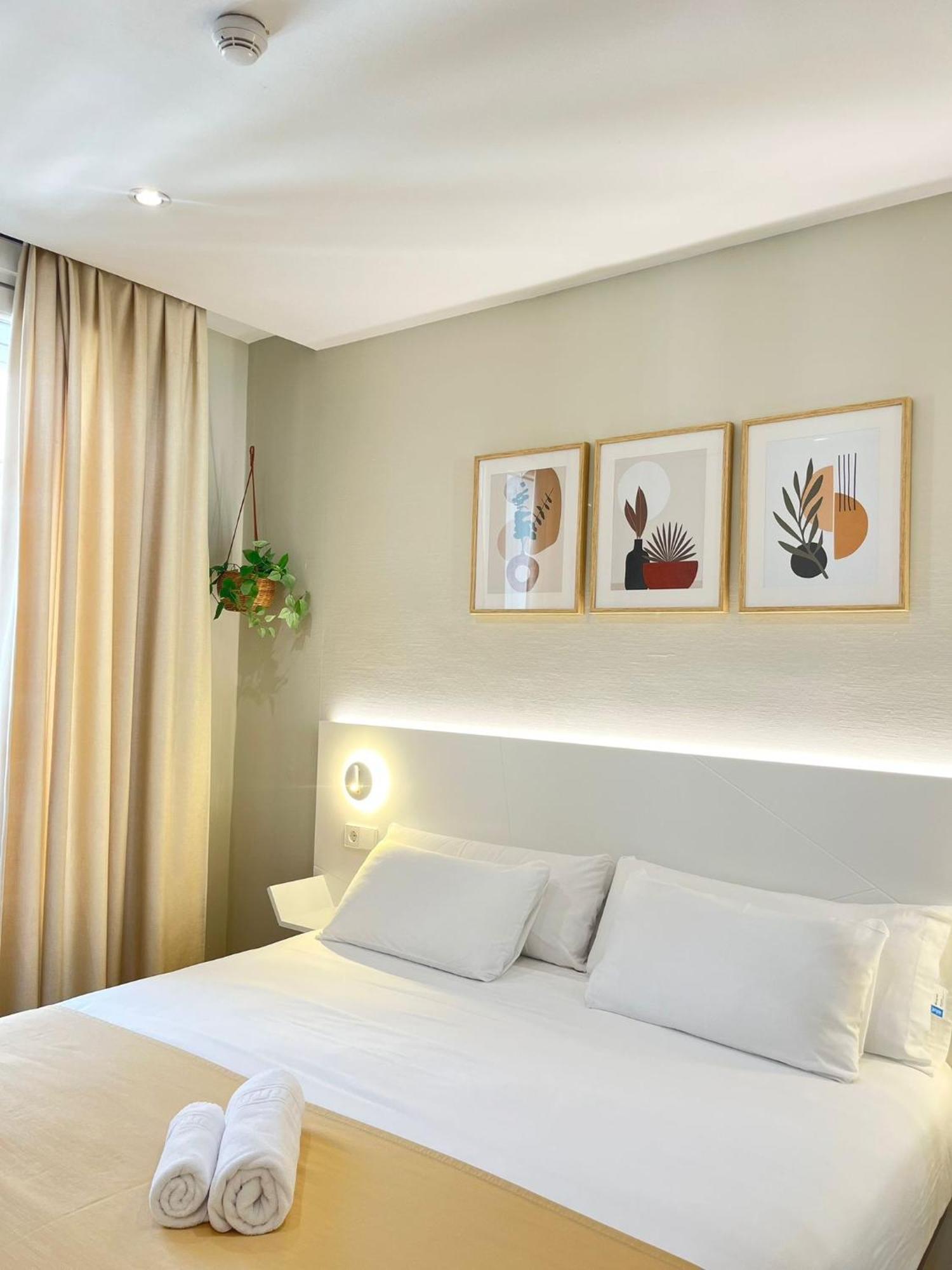 Hostal Sol Square Madrid Exterior foto